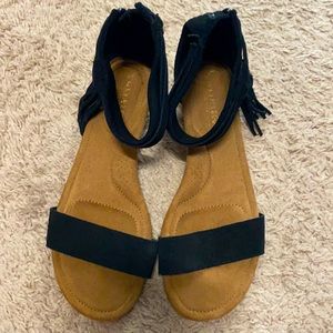 Kookaburra by Ugg’s sandals